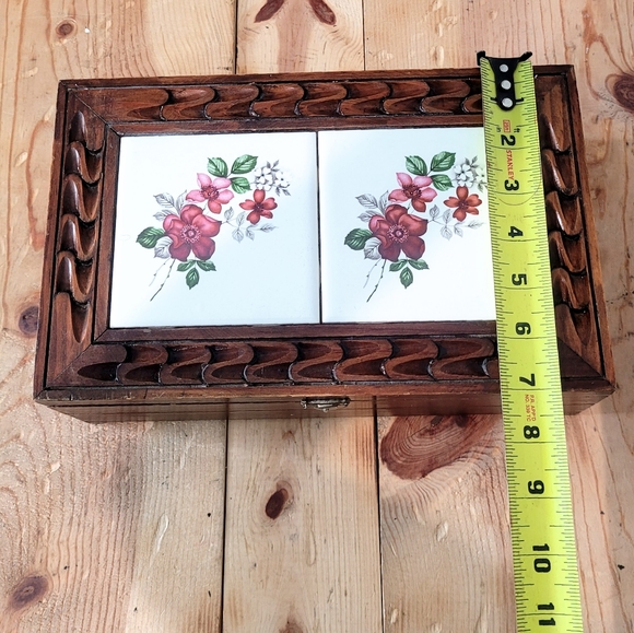 Vintage Carved Wood And Tile Trinket Box Felt Lined Hinged Lid 11 Inch Floral - Picture 10 of 11